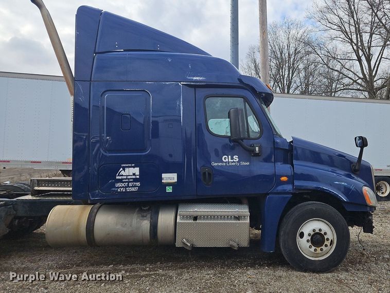 image for item OK9793 2019 Freightliner  Cascadia  semi truck