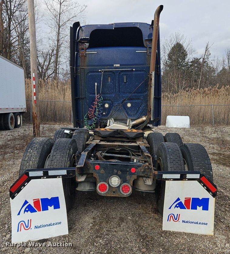 image for item OK9793 2019 Freightliner  Cascadia  semi truck