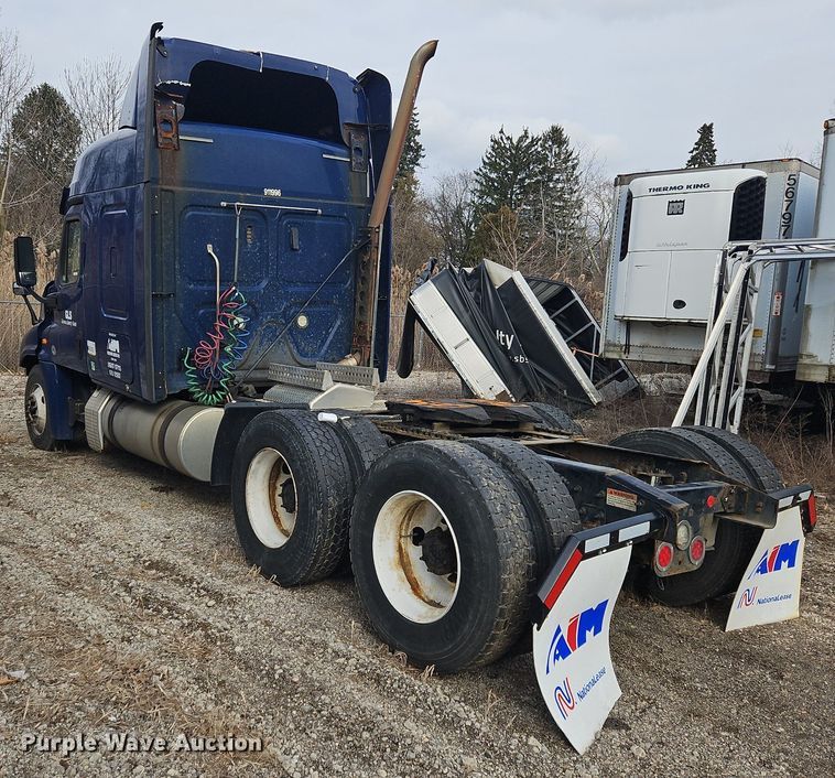 image for item OK9793 2019 Freightliner  Cascadia  semi truck
