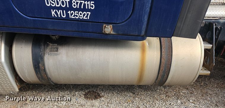 image for item OK9793 2019 Freightliner  Cascadia  semi truck