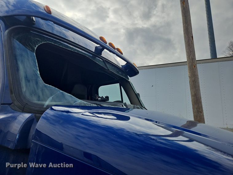 image for item OK9793 2019 Freightliner  Cascadia  semi truck