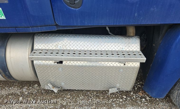 image for item OK9793 2019 Freightliner  Cascadia  semi truck