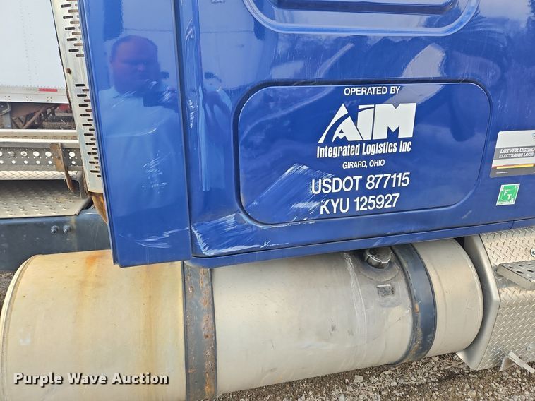 image for item OK9793 2019 Freightliner  Cascadia  semi truck