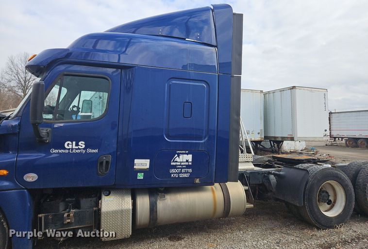 image for item OK9793 2019 Freightliner  Cascadia  semi truck