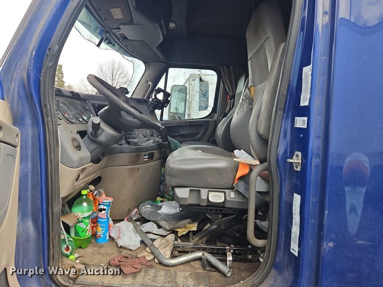 image for item OK9793 2019 Freightliner  Cascadia  semi truck