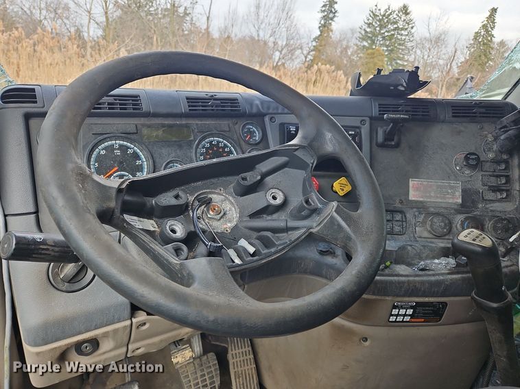 image for item OK9793 2019 Freightliner  Cascadia  semi truck