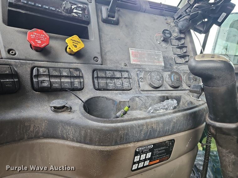 image for item OK9793 2019 Freightliner  Cascadia  semi truck