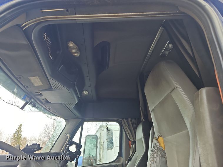 image for item OK9793 2019 Freightliner  Cascadia  semi truck