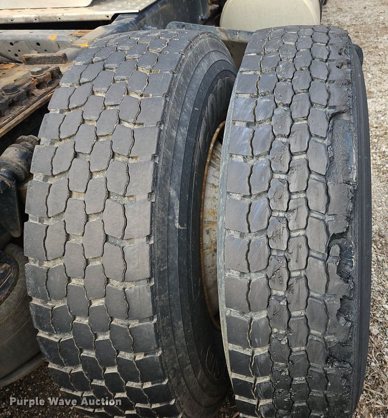 image for item OK9793 2019 Freightliner  Cascadia  semi truck