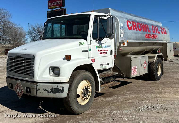 image for item OM9766 2004 Freightliner  FL70 fuel truck