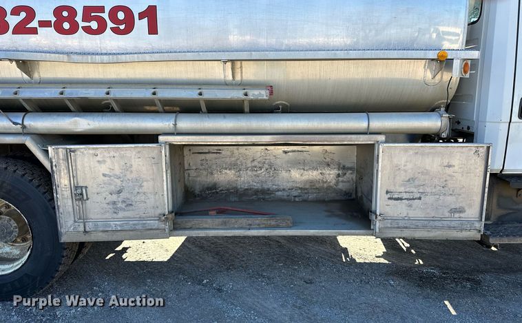 image for item OM9766 2004 Freightliner  FL70 fuel truck