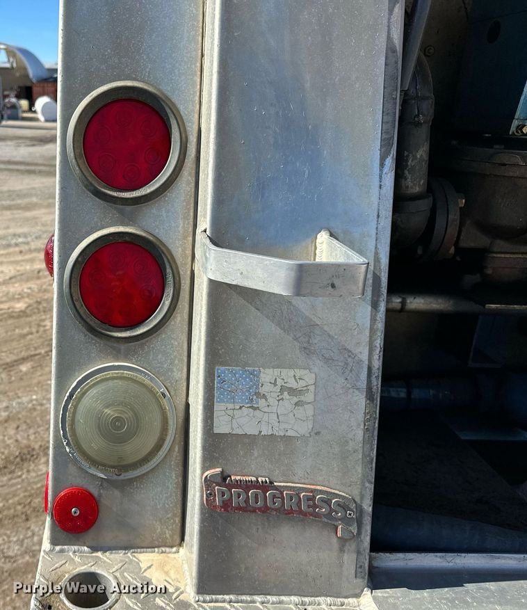 image for item OM9766 2004 Freightliner  FL70 fuel truck