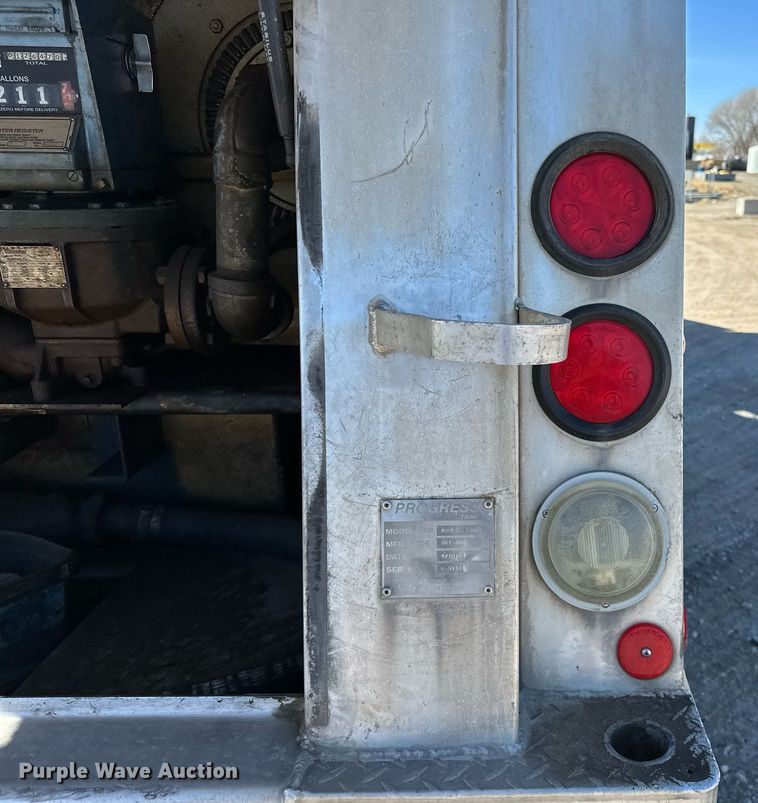 image for item OM9766 2004 Freightliner  FL70 fuel truck