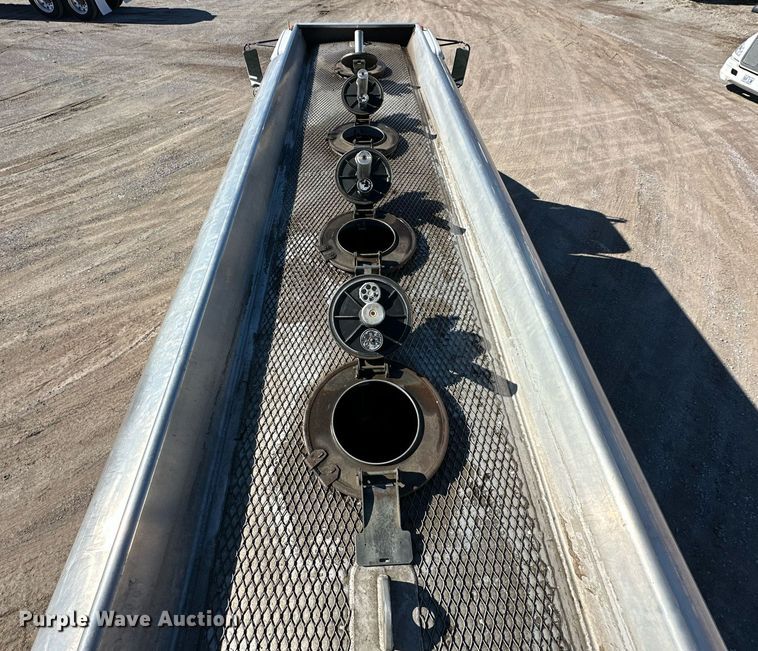 image for item OM9766 2004 Freightliner  FL70 fuel truck