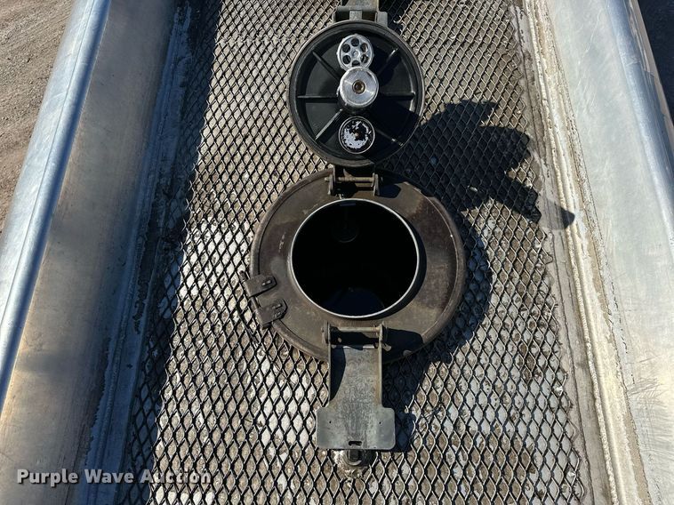 image for item OM9766 2004 Freightliner  FL70 fuel truck