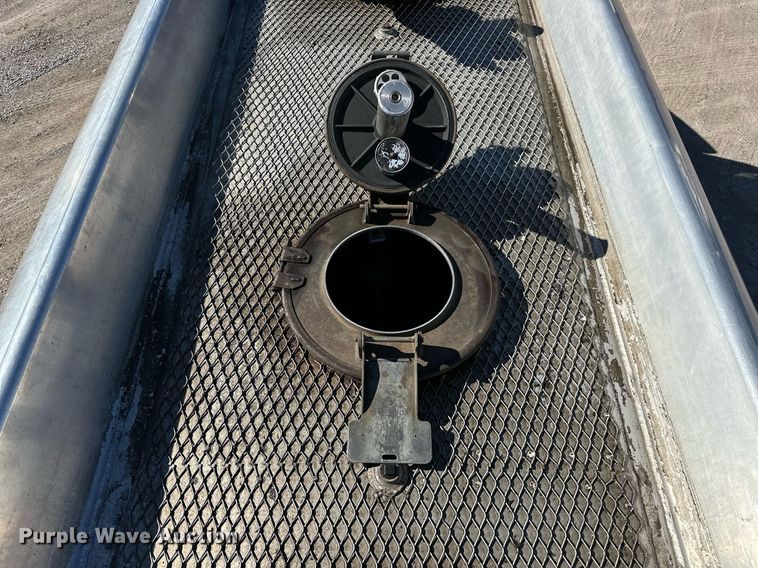 image for item OM9766 2004 Freightliner  FL70 fuel truck