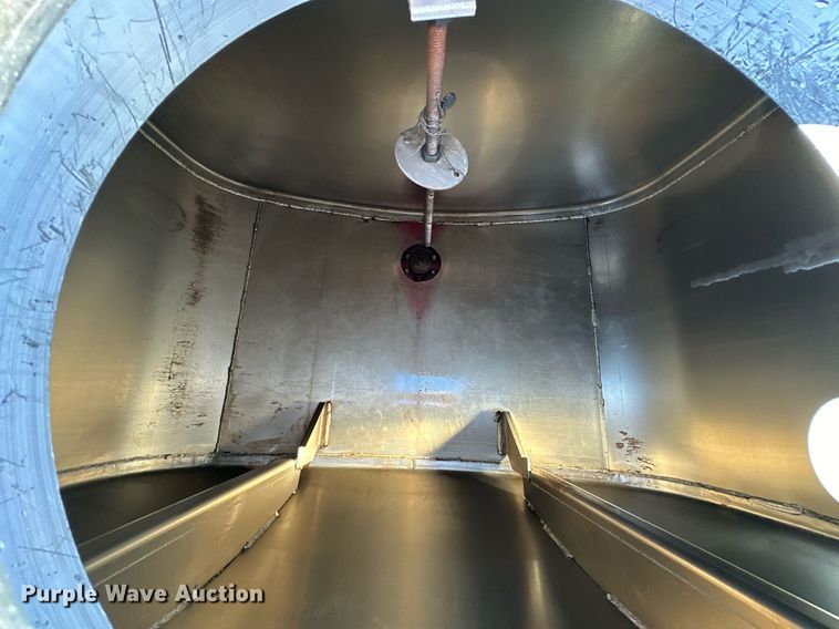 image for item OM9766 2004 Freightliner  FL70 fuel truck