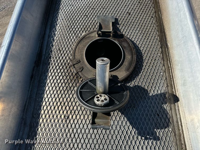 image for item OM9766 2004 Freightliner  FL70 fuel truck