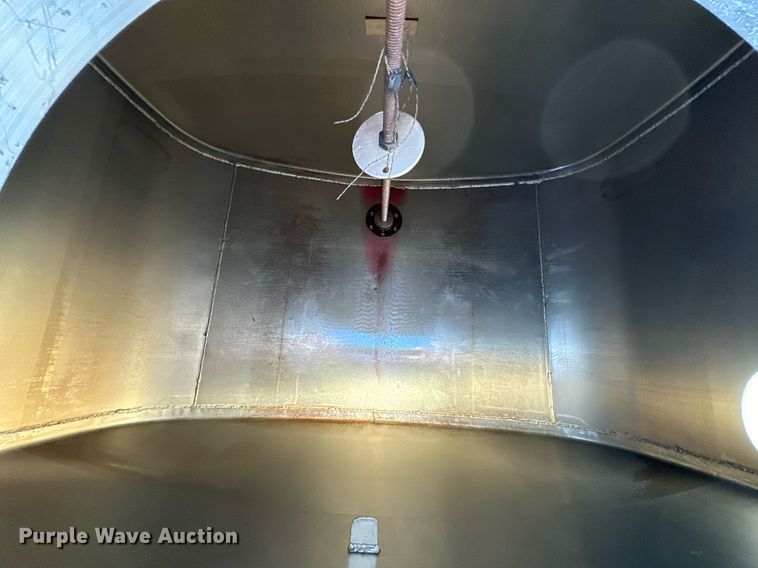 image for item OM9766 2004 Freightliner  FL70 fuel truck