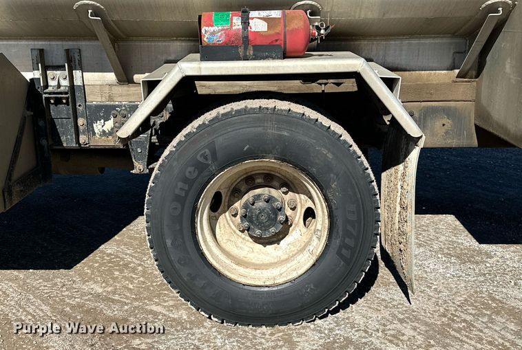 image for item OM9766 2004 Freightliner  FL70 fuel truck