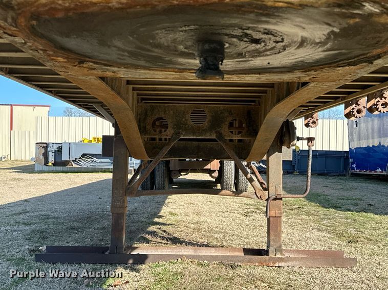 image for item OM9823 2000 Transcraft flatbed truck