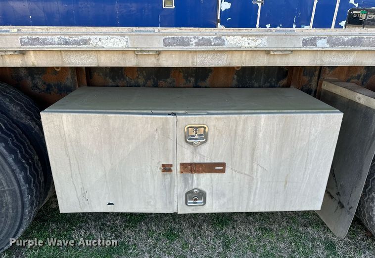 image for item OM9823 2000 Transcraft flatbed truck