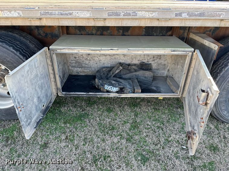 image for item OM9823 2000 Transcraft flatbed truck