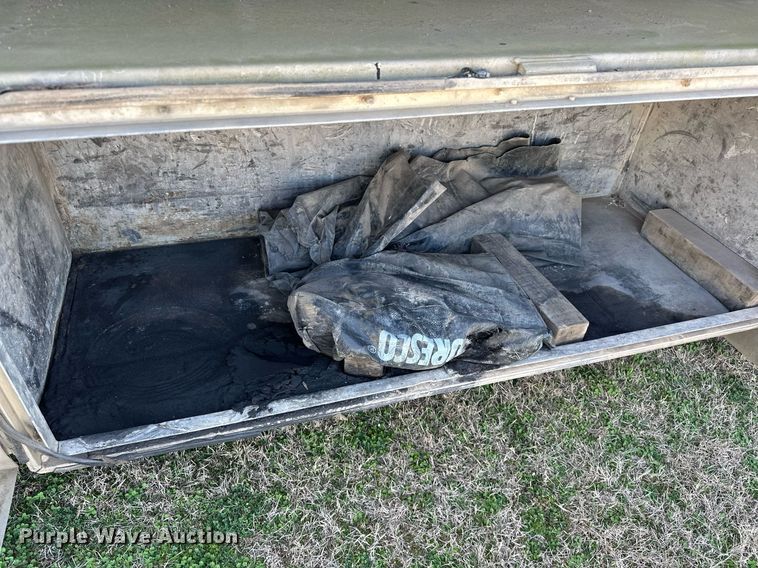 image for item OM9823 2000 Transcraft flatbed truck