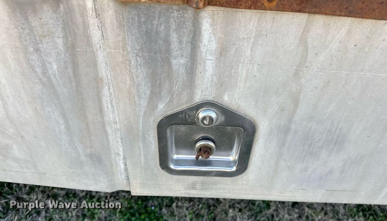 image for item OM9823 2000 Transcraft flatbed truck