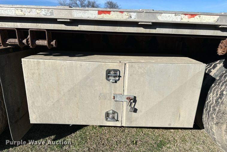 image for item OM9823 2000 Transcraft flatbed truck