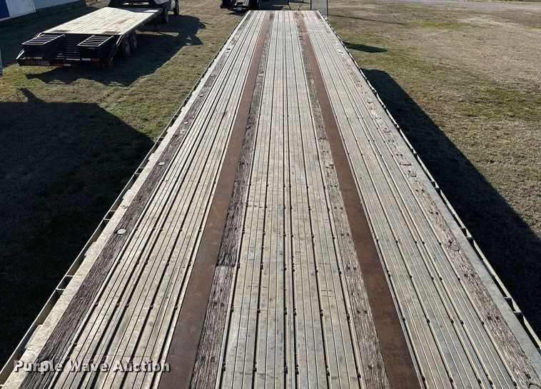 image for item OM9823 2000 Transcraft flatbed truck