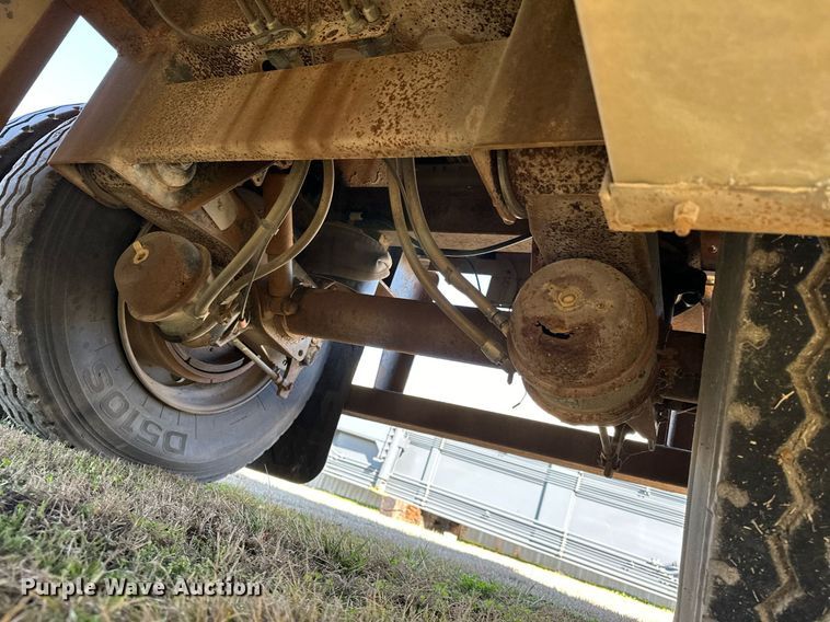 image for item OM9823 2000 Transcraft flatbed truck