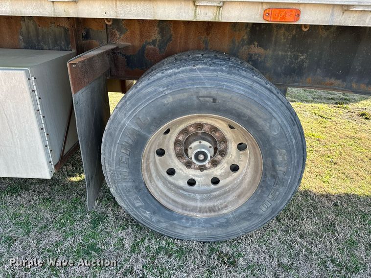 image for item OM9823 2000 Transcraft flatbed truck