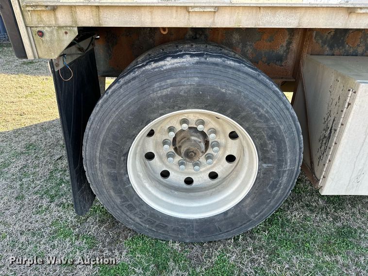 image for item OM9823 2000 Transcraft flatbed truck