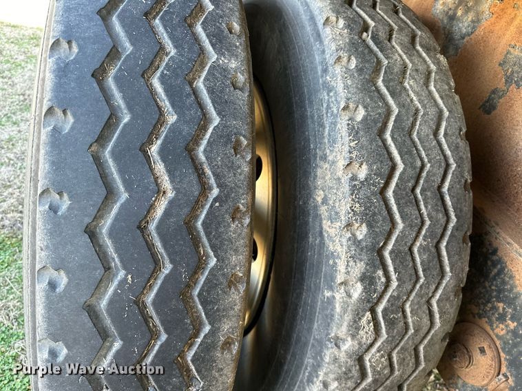 image for item OM9823 2000 Transcraft flatbed truck