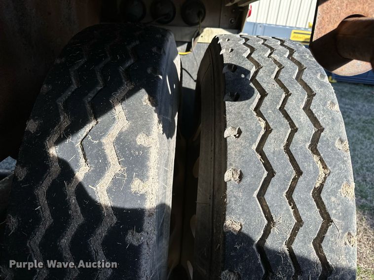 image for item OM9823 2000 Transcraft flatbed truck