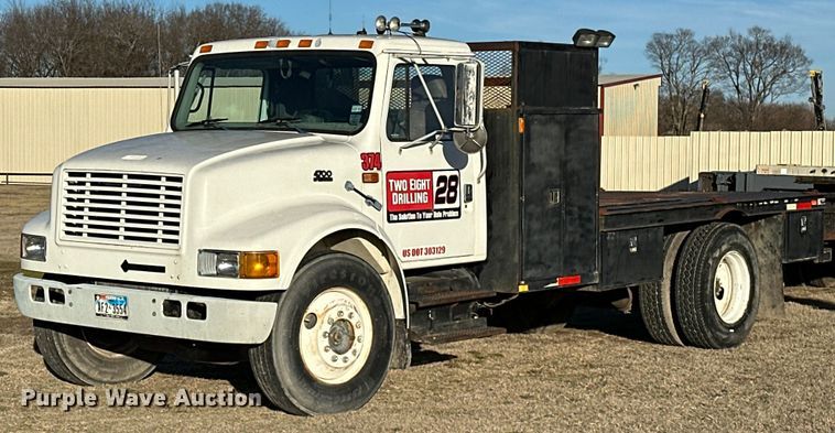 image for item OM9824 1998 International  4700 flatbed truck