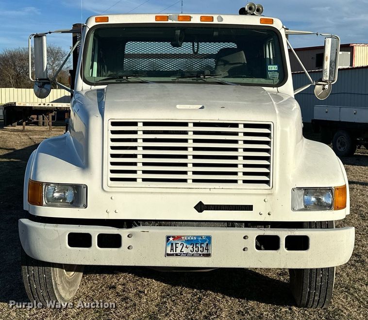 image for item OM9824 1998 International  4700 flatbed truck