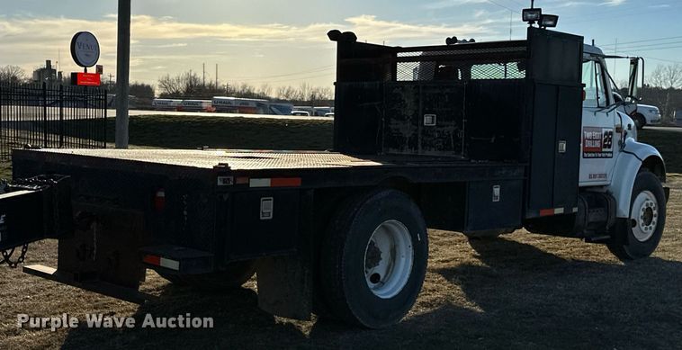 image for item OM9824 1998 International  4700 flatbed truck