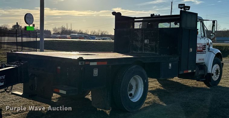 image for item OM9824 1998 International  4700 flatbed truck
