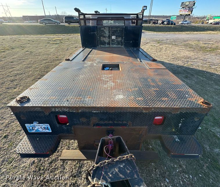 image for item OM9824 1998 International  4700 flatbed truck