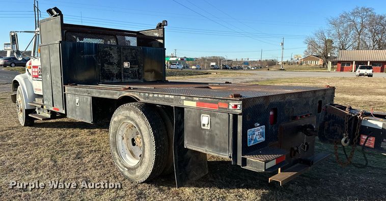 image for item OM9824 1998 International  4700 flatbed truck