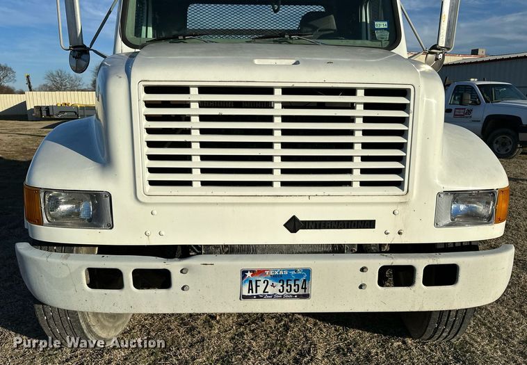 image for item OM9824 1998 International  4700 flatbed truck