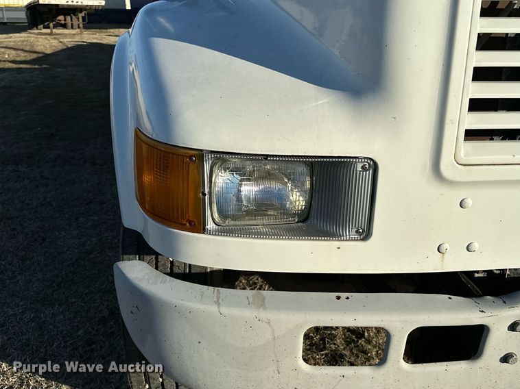 image for item OM9824 1998 International  4700 flatbed truck