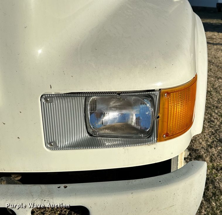 image for item OM9824 1998 International  4700 flatbed truck