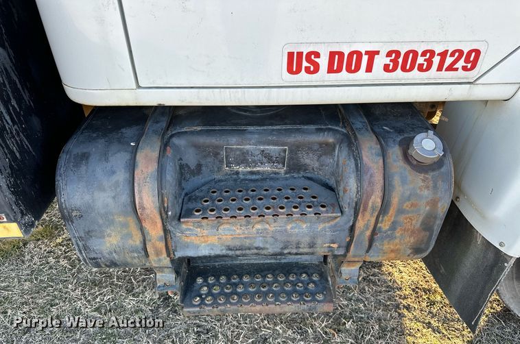 image for item OM9824 1998 International  4700 flatbed truck