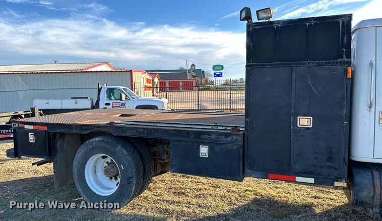 image for item OM9824 1998 International  4700 flatbed truck