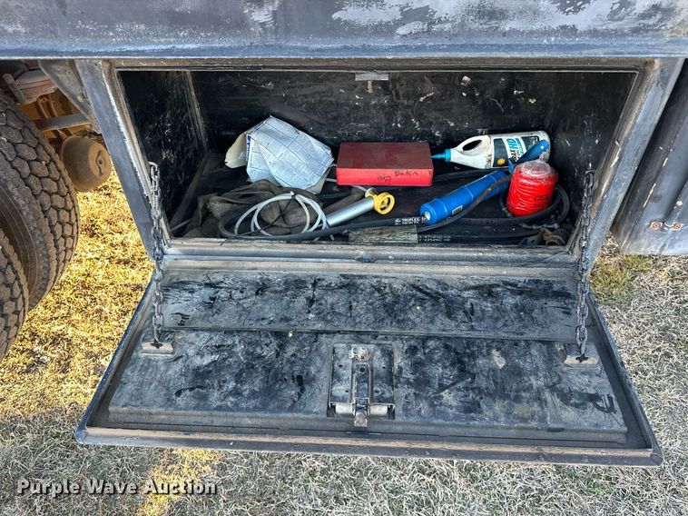 image for item OM9824 1998 International  4700 flatbed truck