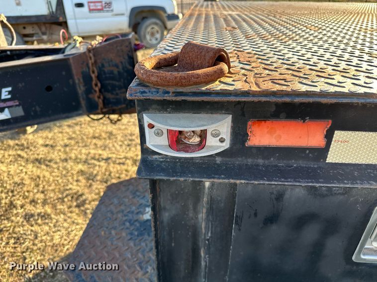 image for item OM9824 1998 International  4700 flatbed truck