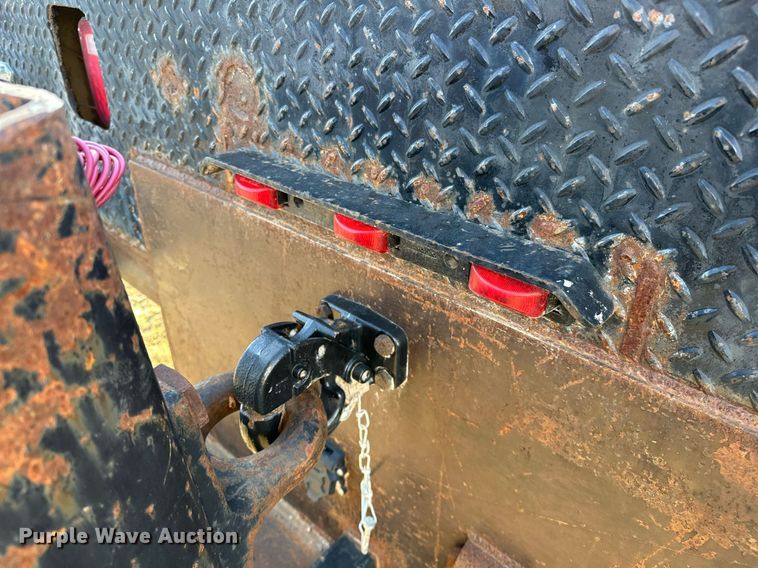 image for item OM9824 1998 International  4700 flatbed truck